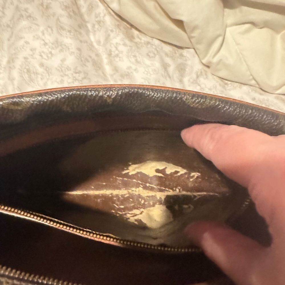 Louis Vuitton Monogram Nil Crossbody - Picture 9 of 14